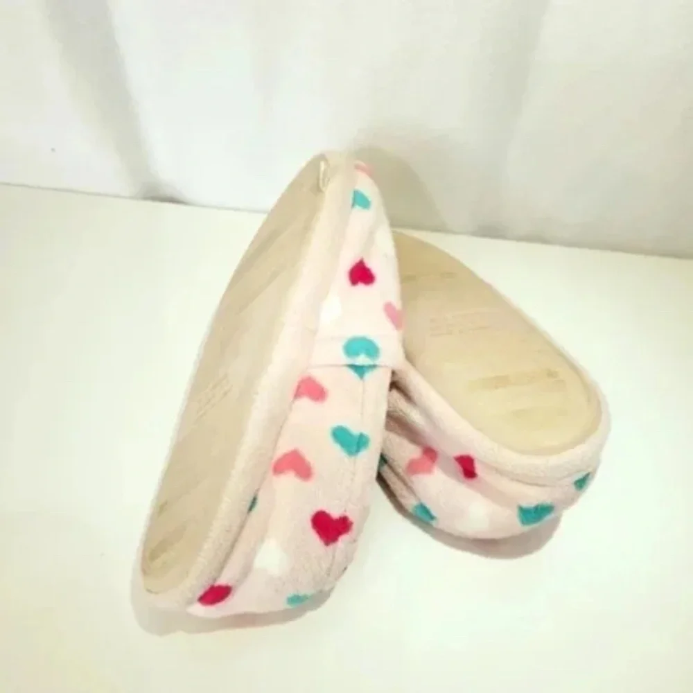 { ❤️ $5} Girls Fuzzy Fleecy Heart Slippers